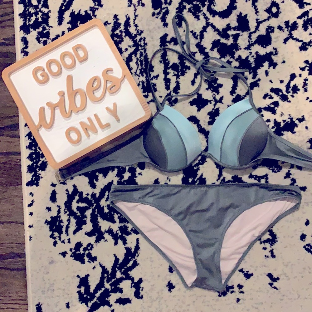 Shade & Shore Bikini 34 B with Medium Bottoms 🔆